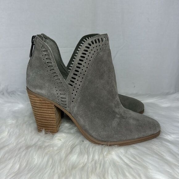 Vince Camuto Fileana Laser Cut Grey Suede Block Heel Booties Sz 5.5 - Picture 6 of 8